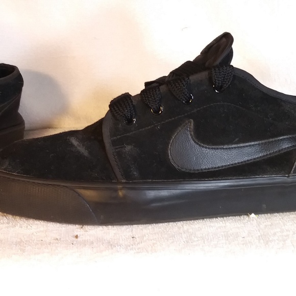 nike toki low suede
